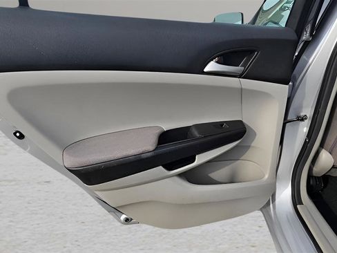 Used 2011 Honda Accord LX image 19