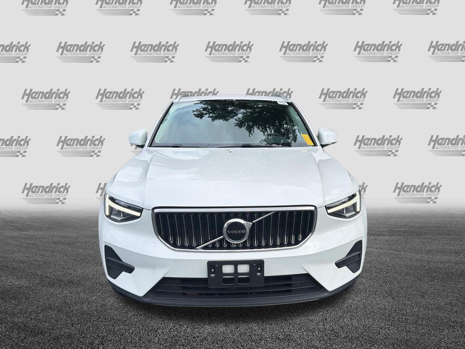 Used 2025 Volvo XC40 B5 Core AWD/4WD image 6