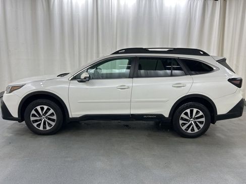 Used 2022 Subaru Outback Premium image 3