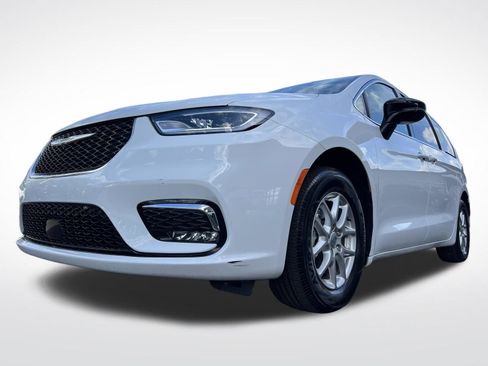 Used 2025 Chrysler Pacifica Select FWD image 64
