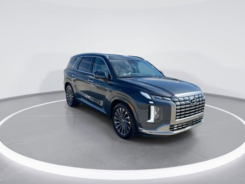 Used 2024 Hyundai Palisade Calligraphy image 2