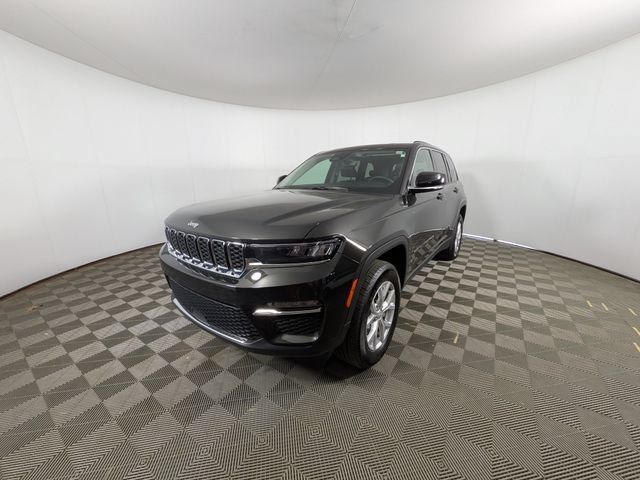 Used 2024 Jeep Grand Cherokee Limited AWD/4WD image 33