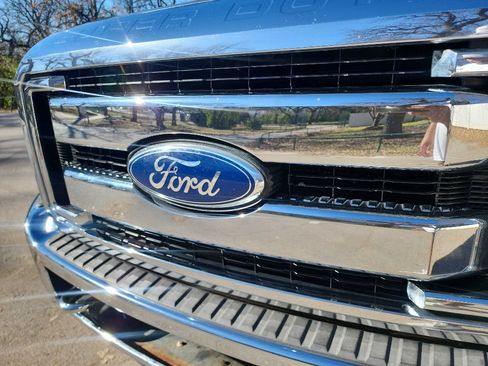 Used 2011 Ford F250 Lariat w/ Lariat Interior Pkg AWD/4WD image 3