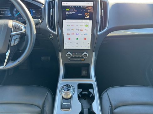 Certified 2024 Ford Edge SEL image 11
