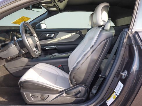 Used 2024 Ford Mustang Premium image 8