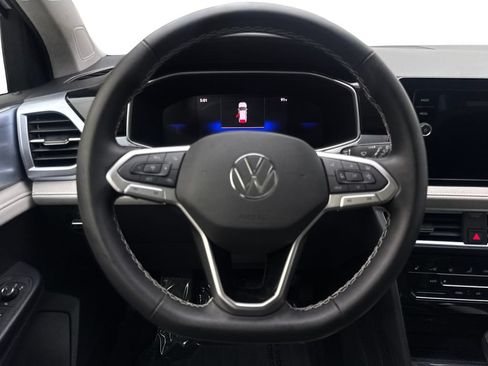 Used 2025 Volkswagen Taos SE w/ Panoramic Sunroof Package FWD image 56