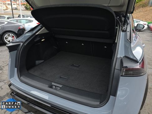 Used 2023 Nissan Ariya AWD image 8