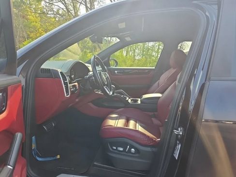 Used 2019 Porsche Cayenne S AWD/4WD image 5