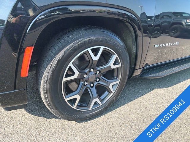 Used 2024 Jeep Wagoneer L Series III w/ Flexible Seating Group AWD/4WD image 4