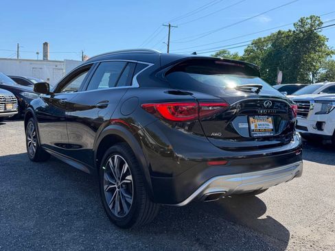 Used 2018 INFINITI QX30 Premium w/ Navigation Package AWD/4WD image 5