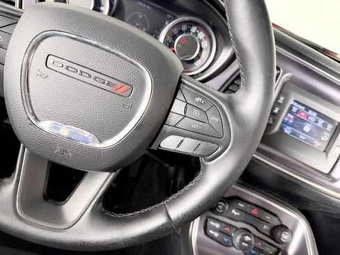 Used 2015 Dodge Challenger SXT w/ Driver Convenience Group RWD image 42