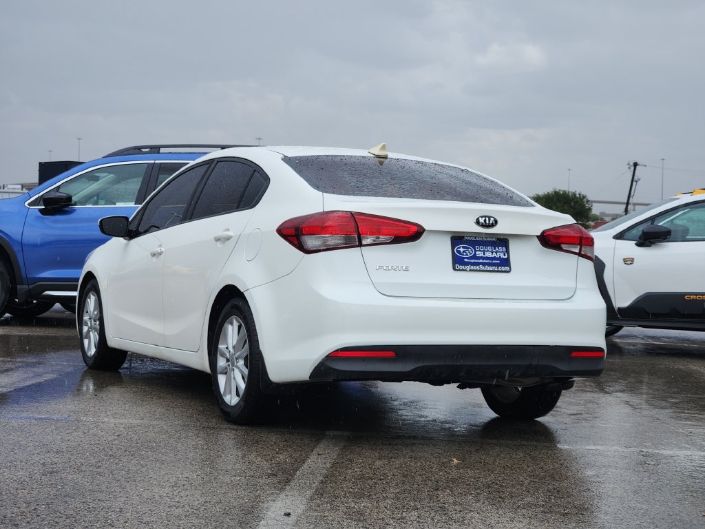 Used 2017 Kia Forte LX FWD image 3