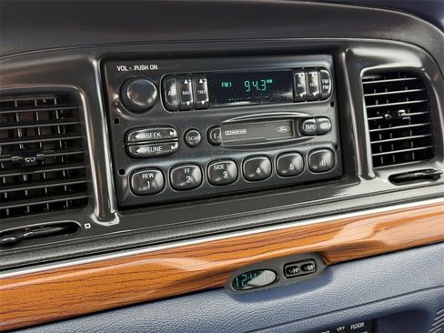 Used 1996 Ford Crown Victoria LX image 25