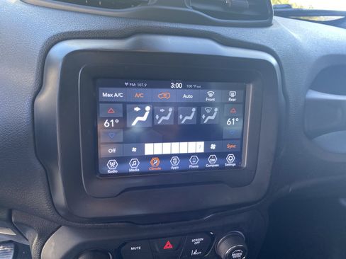 Used 2021 Jeep Renegade Latitude image 16