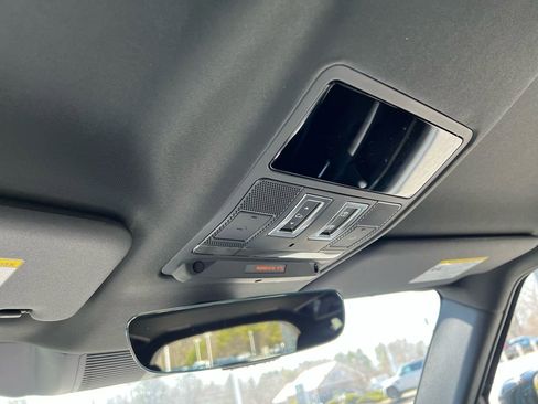 New 2026 Land Rover Defender 110 X-Dynamic SE image 20