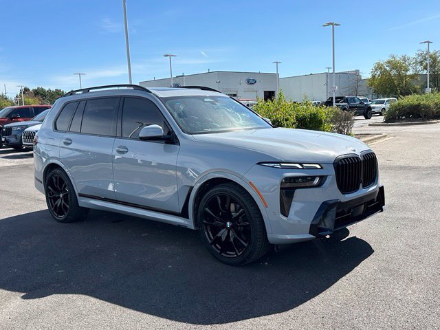Used 2024 BMW X7 xDrive40i w/ M Sport Package AWD/4WD image 3