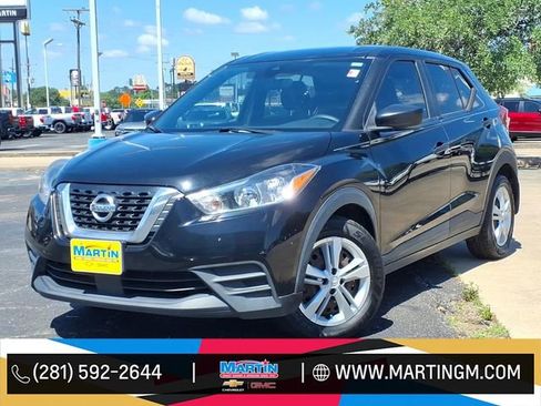 Used 2020 Nissan Kicks S FWD image 1