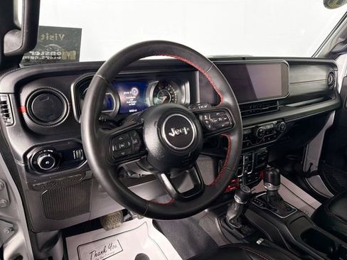 Used 2024 Jeep Wrangler Unlimited Rubicon AWD/4WD image 9