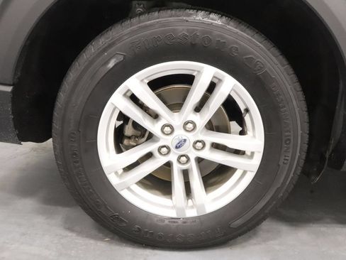 Used 2020 Ford Explorer XLT w/ Equipment Group 202A AWD/4WD image 26