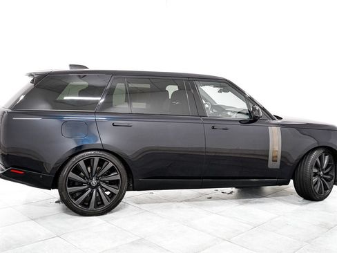 Used 2024 Land Rover Range Rover SV AWD/4WD image 7