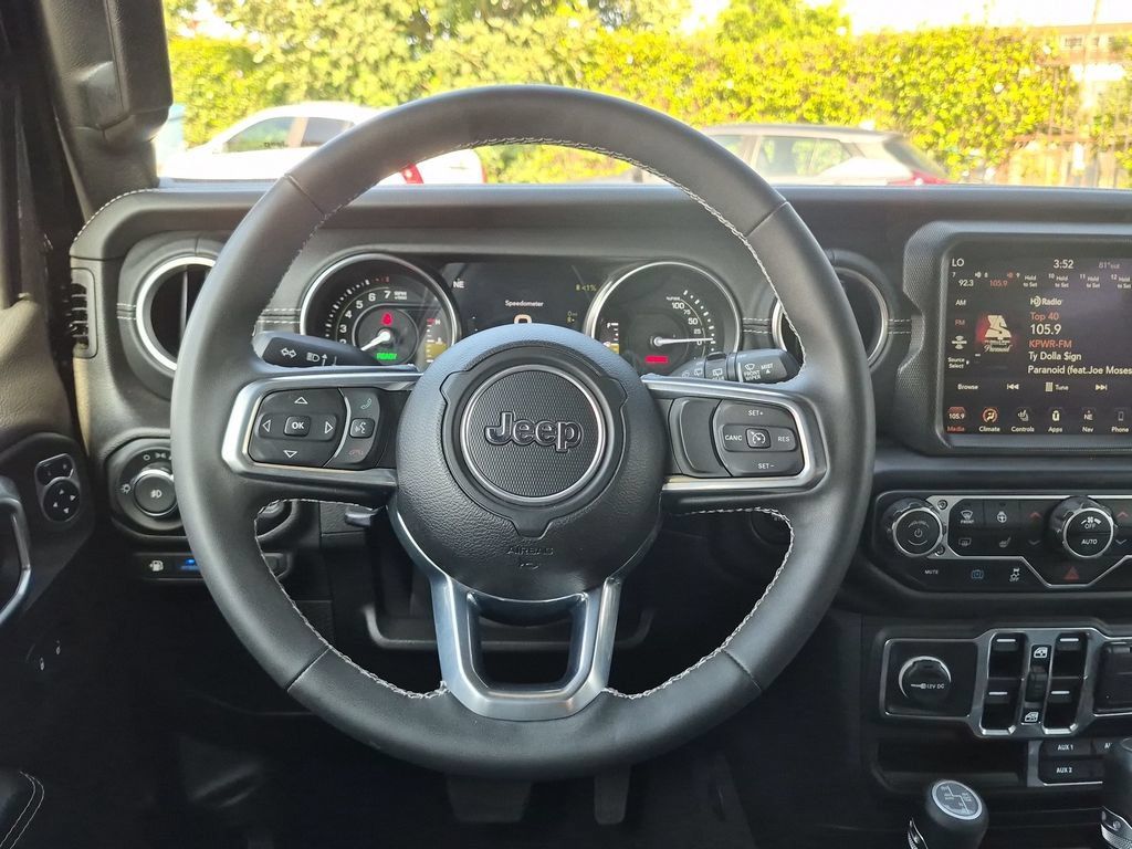 Used 2023 Jeep Wrangler Unlimited Sahara w/ Cold Weather Group AWD/4WD image 17