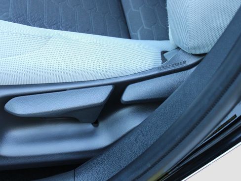 Used 2023 Toyota Corolla SE image 29