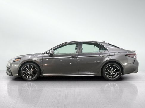 Used 2023 Toyota Camry XLE FWD image 2