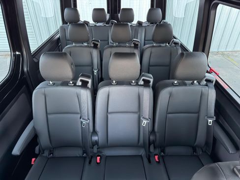 Used 2024 Mercedes-Benz Sprinter 2500 image 38