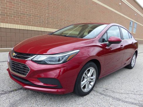 Used 2017 Chevrolet Cruze LT w/ Convenience Package FWD image 1