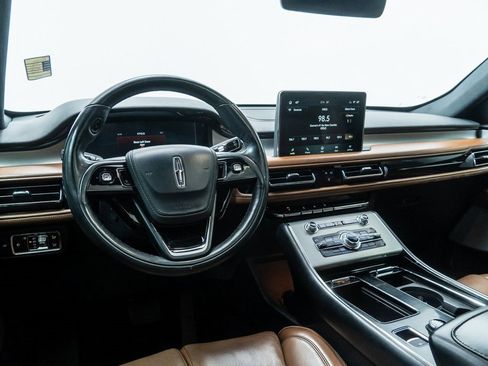 Used 2020 Lincoln Aviator Reserve w/ Equipment Group 202A image 4