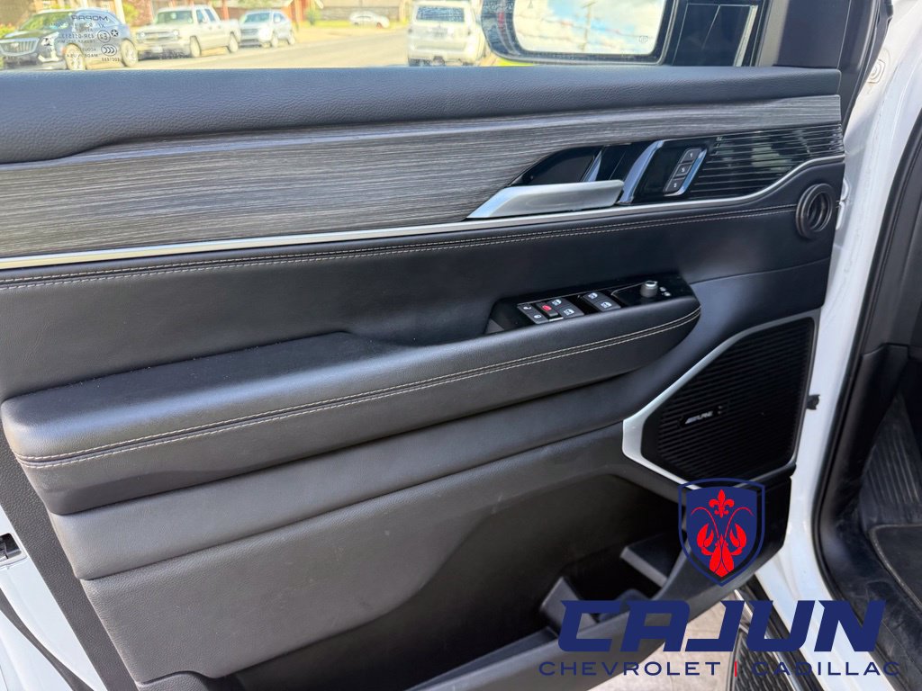 Used 2024 Jeep Wagoneer Series III AWD/4WD image 9