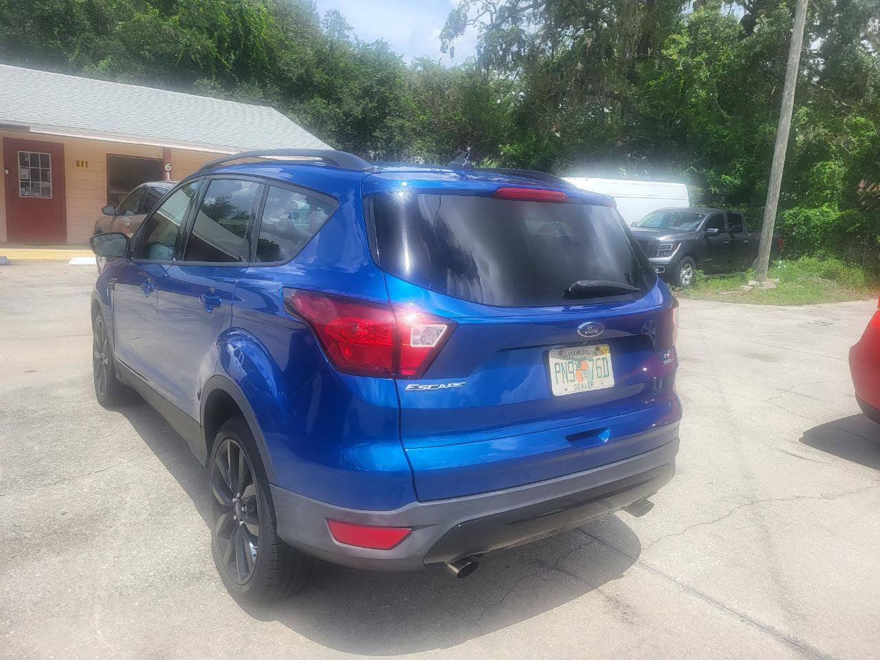 Used 2019 Ford Escape SE w/ SE Sport Appearance Package AWD/4WD image 16
