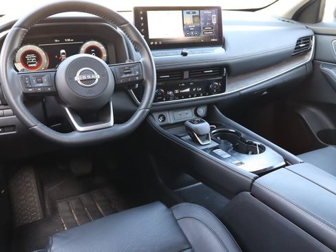 Used 2024 Nissan Rogue Platinum w/ Platinum Premium Package FWD image 4