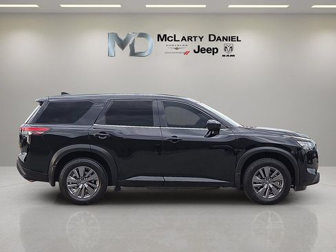 Used 2025 Nissan Pathfinder S FWD image 6