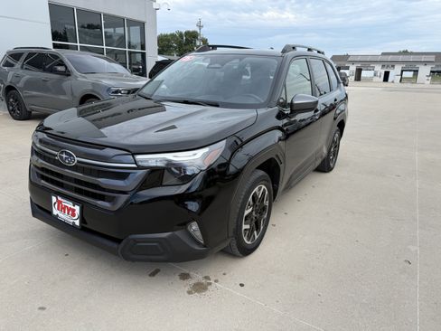 Used 2025 Subaru Forester Premium AWD/4WD image 31