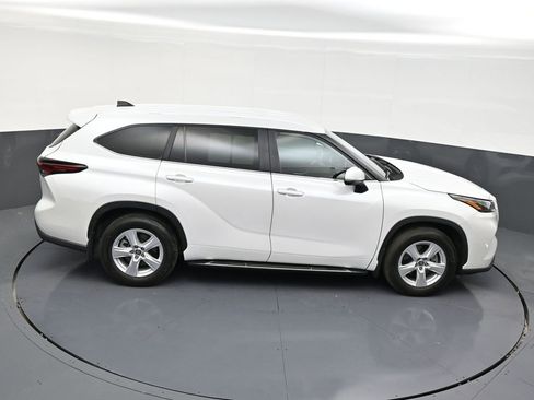 Used 2025 Toyota Highlander LE image 17