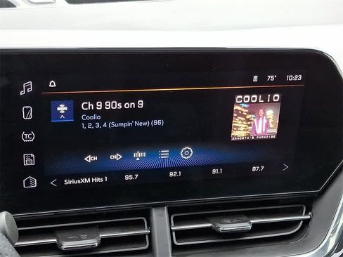 Used 2024 Chevrolet Trax RS w/ Sunroof Package image 16