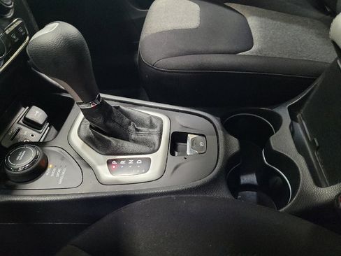 Used 2014 Jeep Cherokee Sport w/ Cold Weather Group AWD/4WD image 26