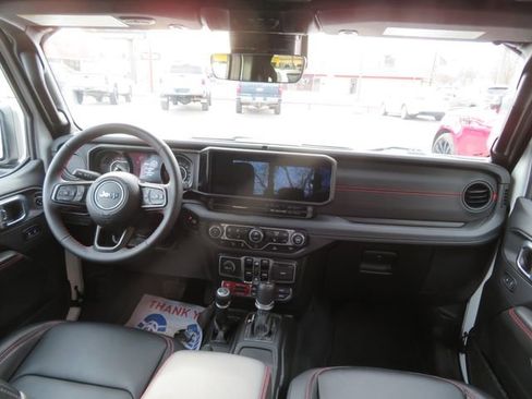 Used 2024 Jeep Gladiator Rubicon w/ Technology Group image 23
