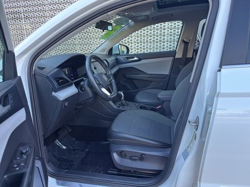 Used 2022 Volkswagen Taos SE w/ Panoramic Sunroof Package image 17