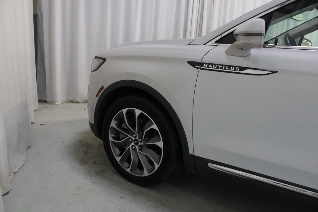 Used 2023 Lincoln Nautilus Reserve w/ Equipment Group 201A AWD/4WD image 31