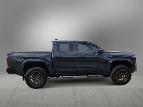 Used 2024 Toyota Tacoma SR image 9