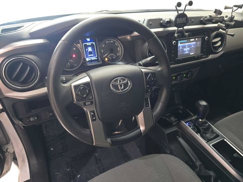 Used 2018 Toyota Tacoma SR5 AWD/4WD image 2