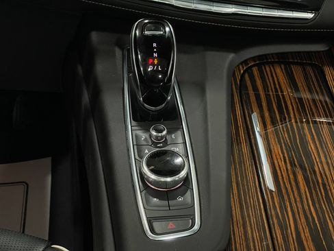 Used 2021 Cadillac Escalade Premium Luxury AWD/4WD image 28
