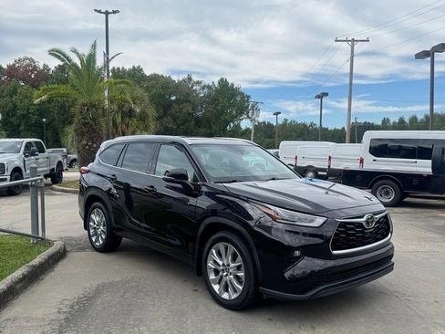 Used 2021 Toyota Highlander Limited FWD image 4