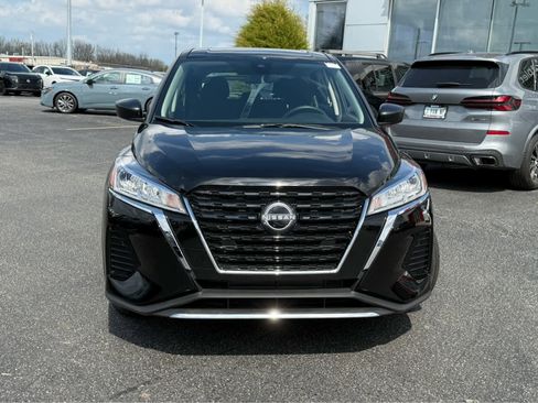 Used 2025 Nissan Kicks Play S image 2