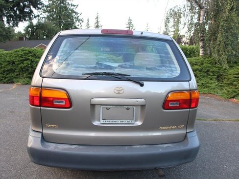 Used 1999 Toyota Sienna CE FWD image 10