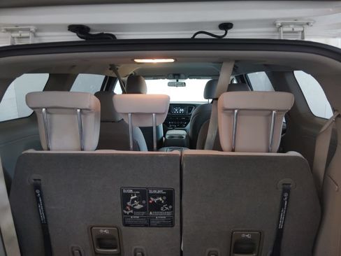 Used 2019 Kia Sedona LX FWD image 19