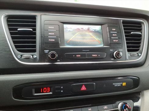 Used 2017 Kia Sedona L image 22