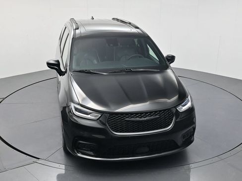 Used 2025 Chrysler Pacifica Limited FWD image 34